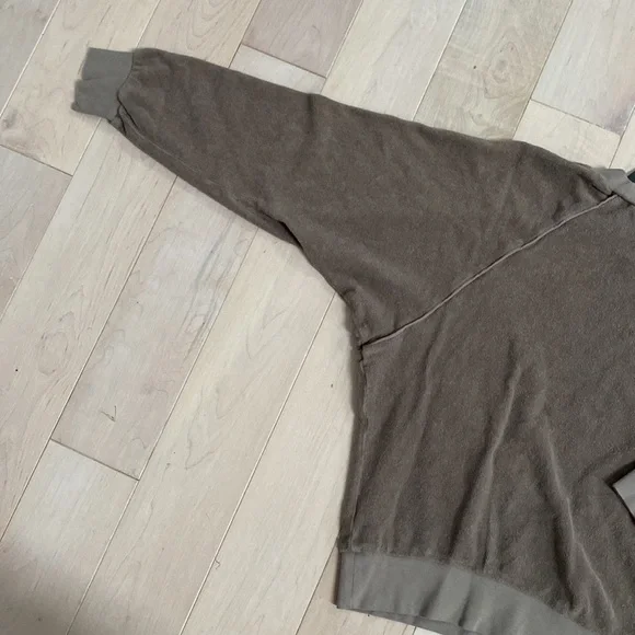 Suzie Kondi French terry Mouse raglan sleeve Top - Picture 8 of 11